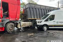 В Одесской области грузовик и конвойный автомобиль с задержанными попали в ДТП (ВИДЕО)