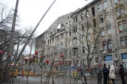 Одесский колледж спустя неделю после пожара: больше версий и пепелище за забором в цветах