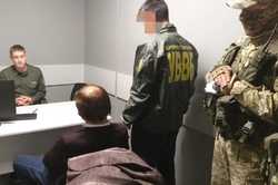 В Одесском аэропорту пассажир из Стамбула предлагал 3500 долларов пограничникам