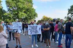 Почему одесситы митинговали возле мэрии перед началом сессии (ФОТО, ВИДЕО)