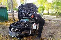 В Одессе подожгли авто с женщиной в салоне: задержан подозреваемый
