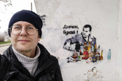 Алтарь русского мира: в Одессе появился рисунок с изображением нетрезвого Медведева