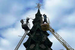 В Одессе завершают работы по монтажу главной Новогодней елки: подробности