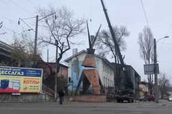 В Одессе в районе Пересыпи появилась гигантская скульптура 
