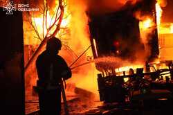 В Одессе горело СТО: сколько автомобилей уничтожил огонь (ФОТО)