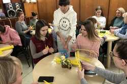 Великодня майстерня в Одесі: діти підтримують військових