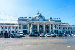 В Одессе заминировали железнодорожный вокзал: людей эвакуируют