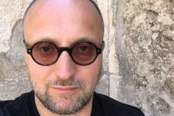 Суд отпустил под домашний арест владельца сгоревшего одесского отеля 
