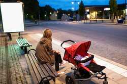 Почему в Суворовском районе Одессы женщина ночевала на улице с ребенком (ВИДЕО)