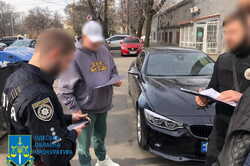 В Одесі затримали чоловіка, який продавав неіснуючі бронежилети для українських бійців
