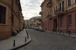 В Одессе отремонтировали переулок, где стоит известный дом с одной стеной