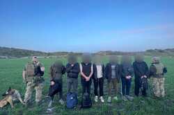 На кордоні з Молдовою затримали одразу сімох ухилянтів (ВІДЕО)