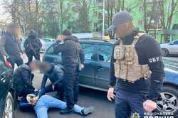 Продавав автомат Калашникова: на Одещині затримали торгоця зброєю 