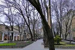 Через штормову погоду служби Одеси працюють у цілодобовому режимі 