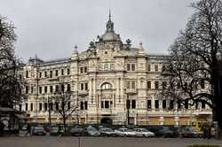 Одесский краевед представил фасад знаменитого дома Руссова в разных цветах