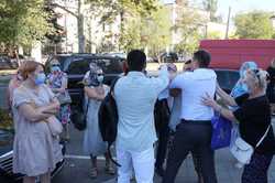 Охрана экс-нардепа разогнала акцию протеста у церковно-приходской школы в Одессе