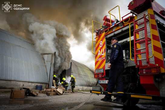В Одесі сталася масштабна пожежа: гасили полум’я понад півсотні рятувальників